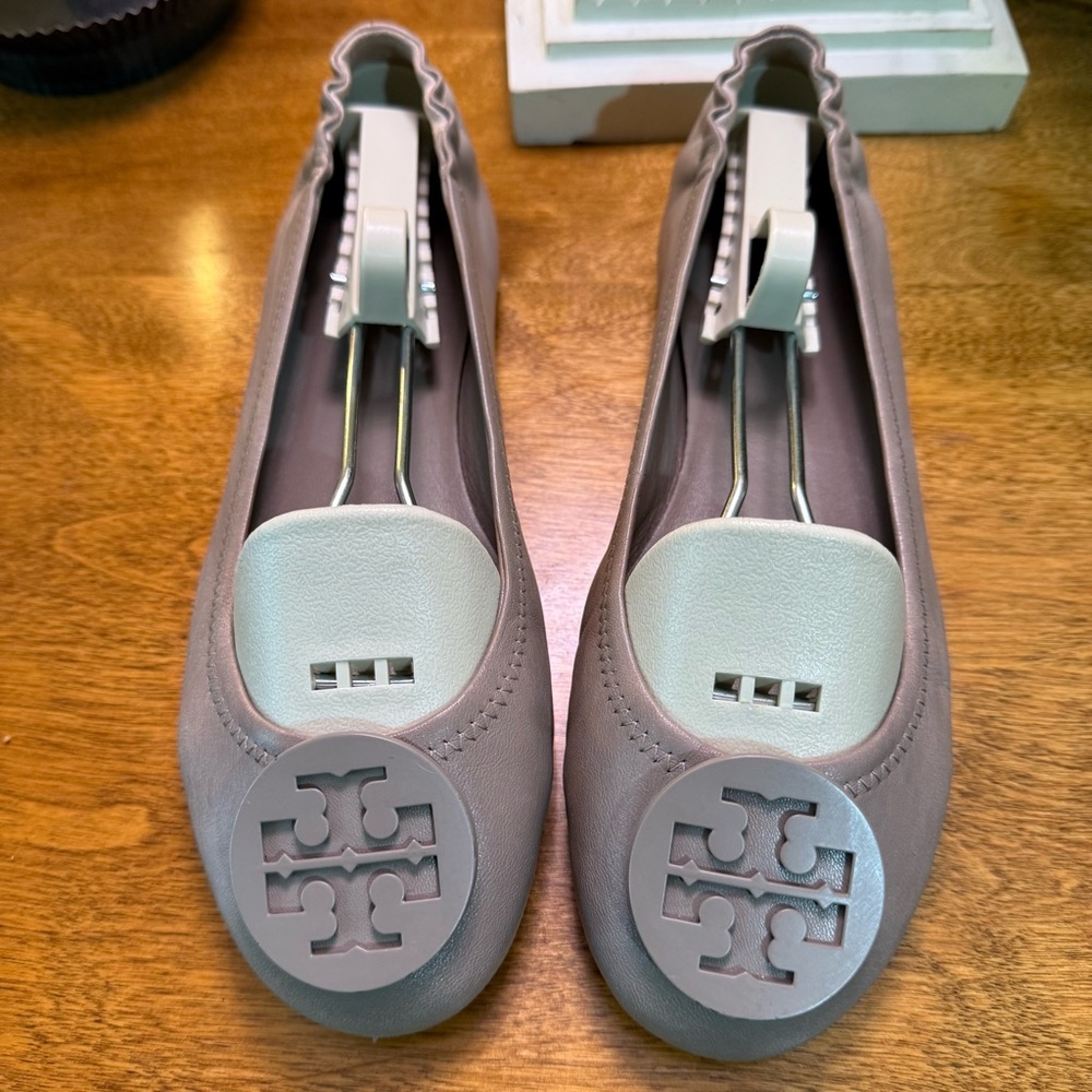 Tory Burch neutral color Leather Flats with Logo Medallion